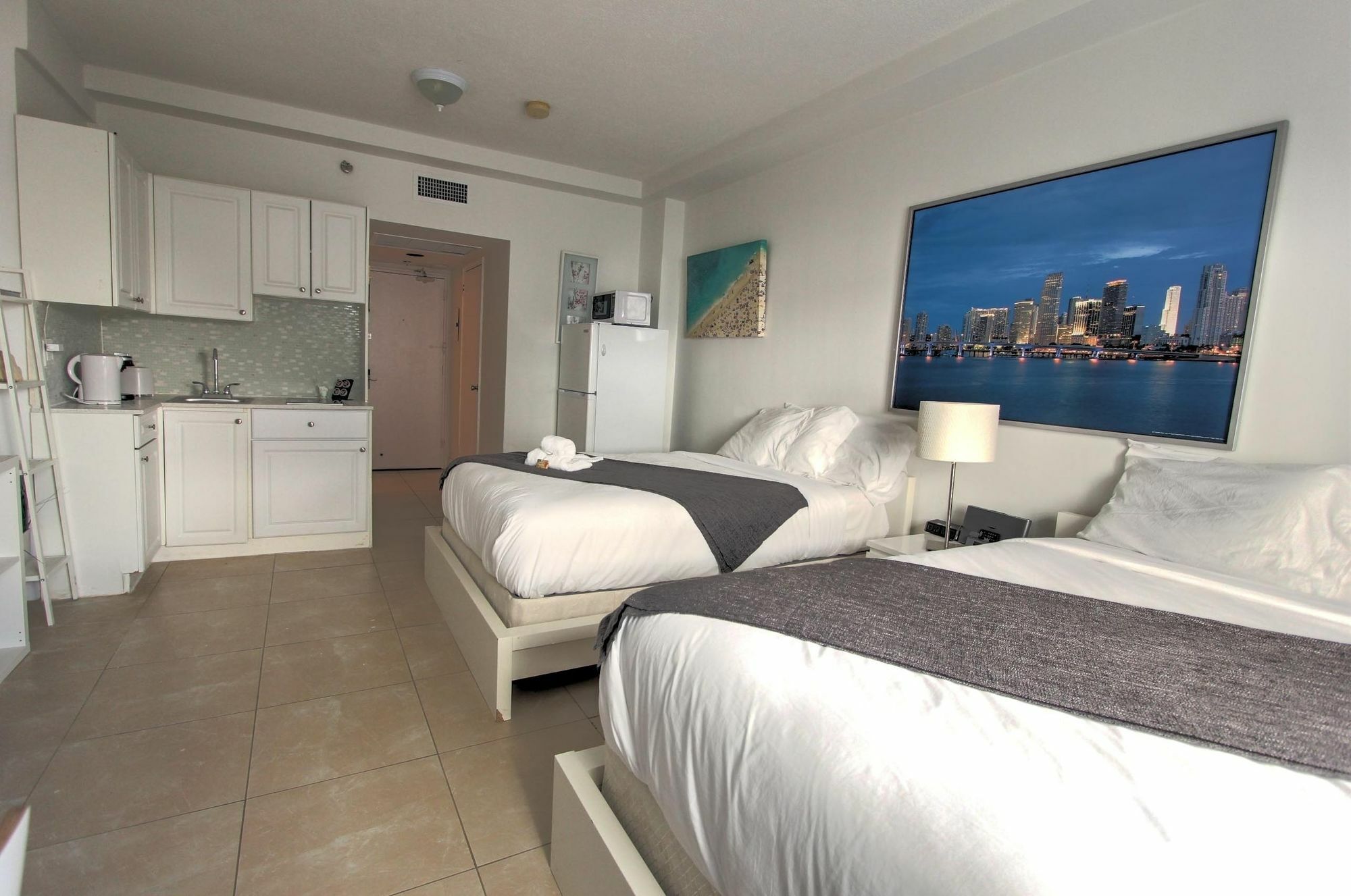 Private Apartments At The Casablanca Miami Beach Esterno foto