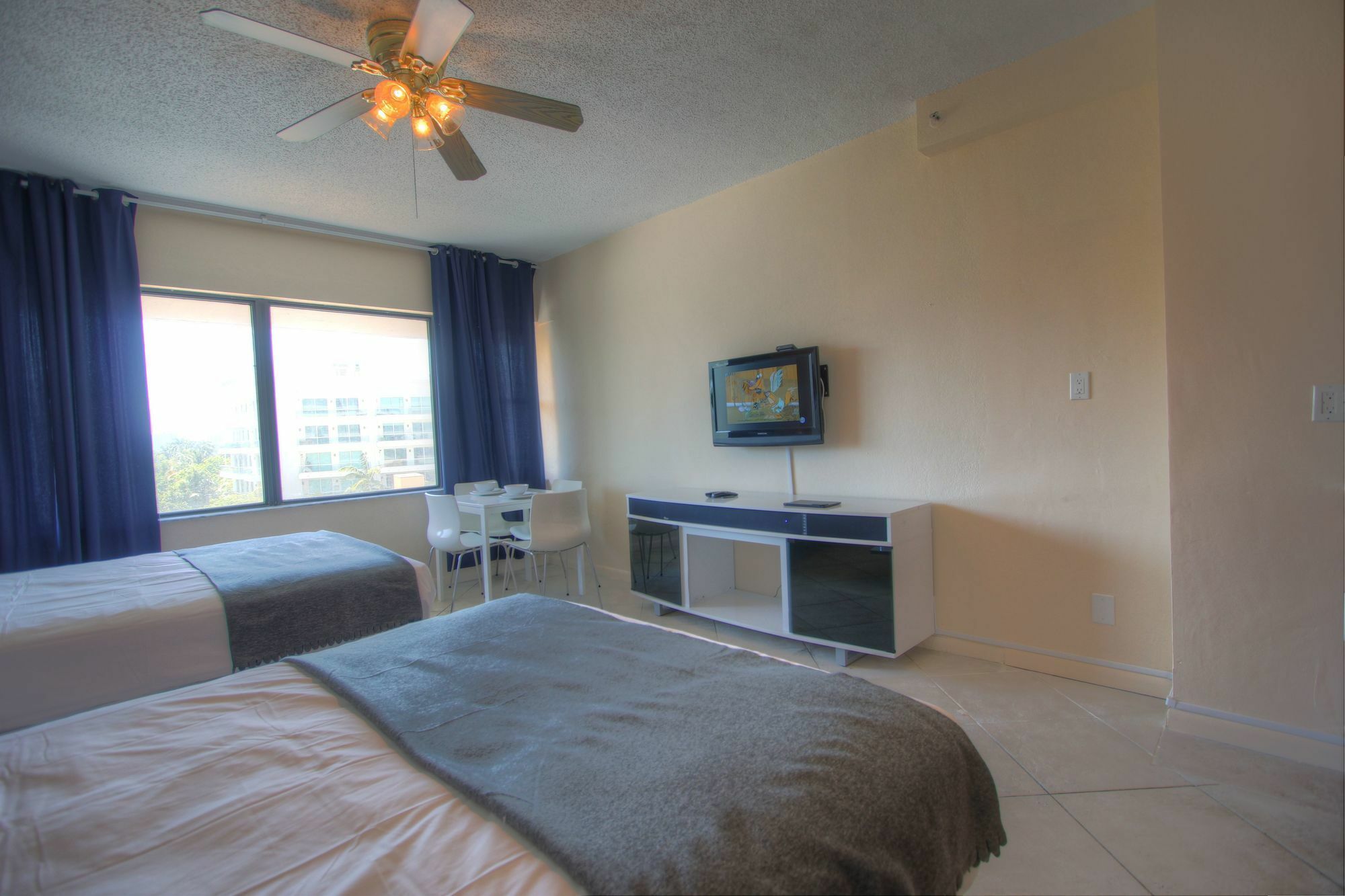 Private Apartments At The Casablanca Miami Beach Esterno foto