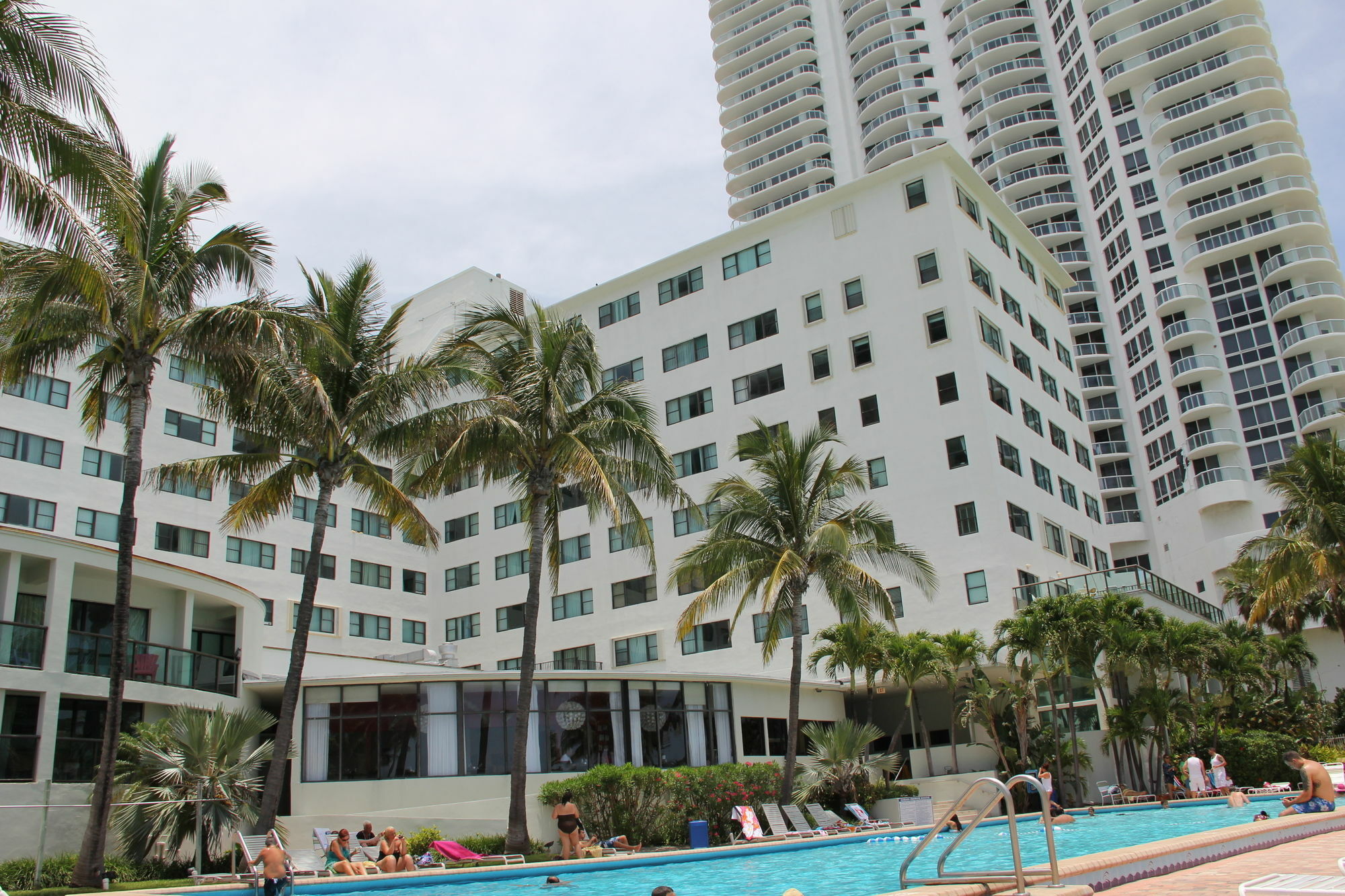 Private Apartments At The Casablanca Miami Beach Esterno foto